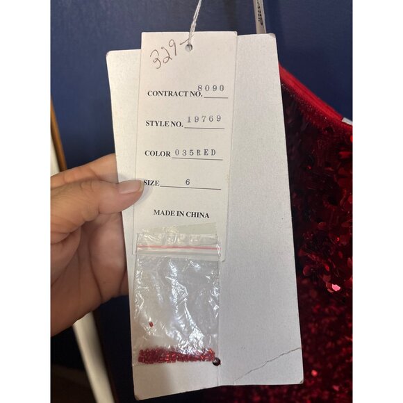 Tony Bowls NWT Red Sequin Strapless Cocktail Dress Size 6 With Black Waist Accen - Picture 4 of 6